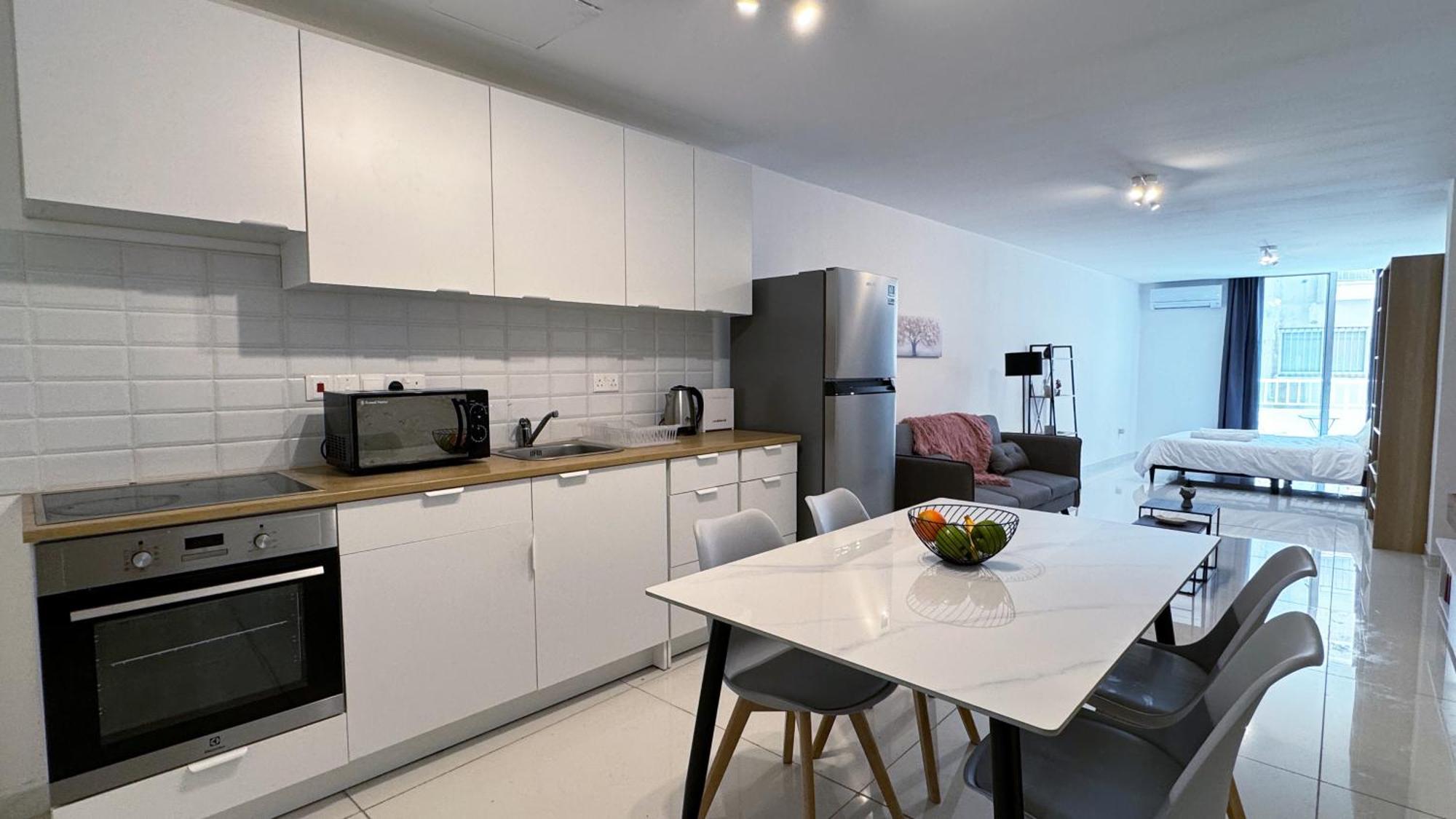Majestic Seaside Finikoudes Apartment *