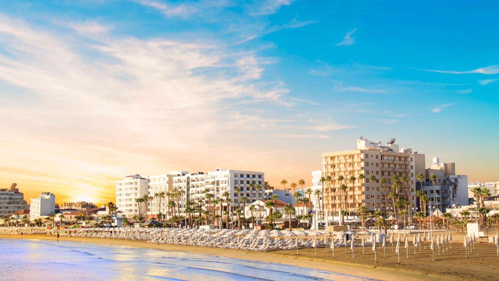 Majestic Seaside Finikoudes Daire
